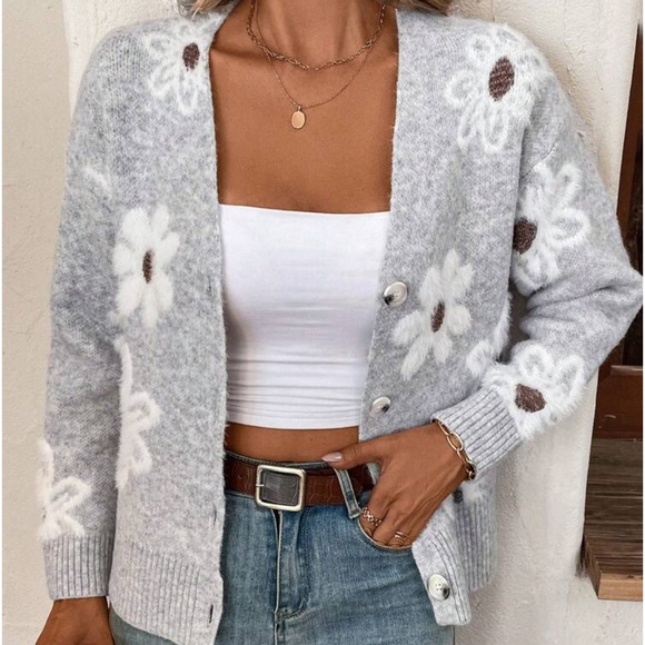 New gray floral print button down cardigan sweater - Picture 3 of 6